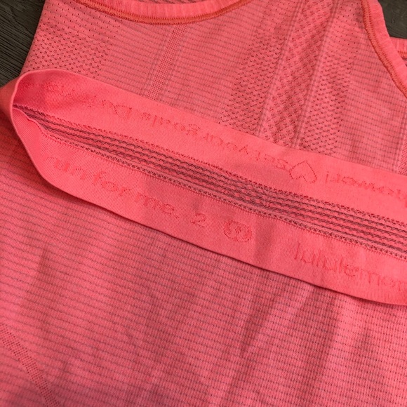 Lululemon Run: Swiftly Racerback Flash - Picture 4 of 11